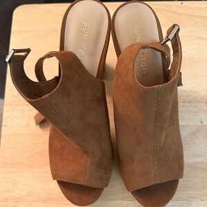 Sun + Stone Women's Brown Suede Peep-Toe Mules